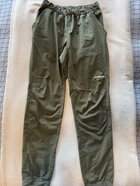 Patagonia Men's Olive Lightweight joggers